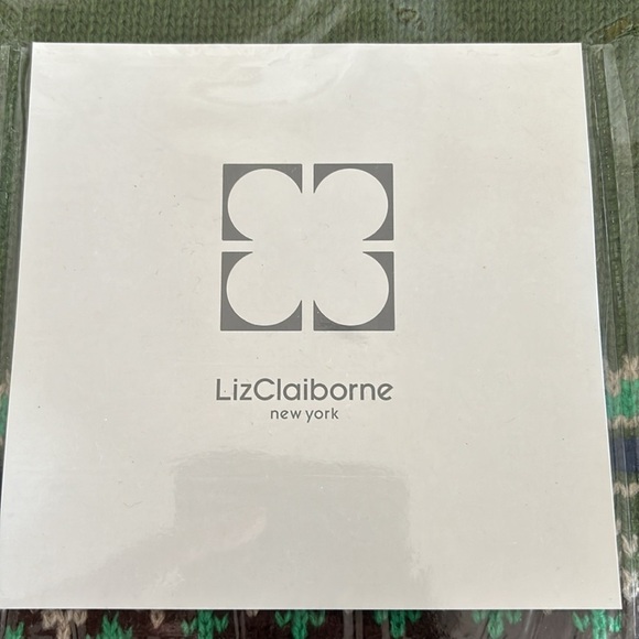 Liz Claiborne Throw - Picture 2 of 5